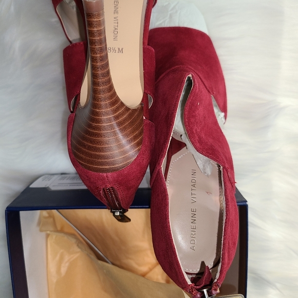 Woman Heels - Picture 7 of 8